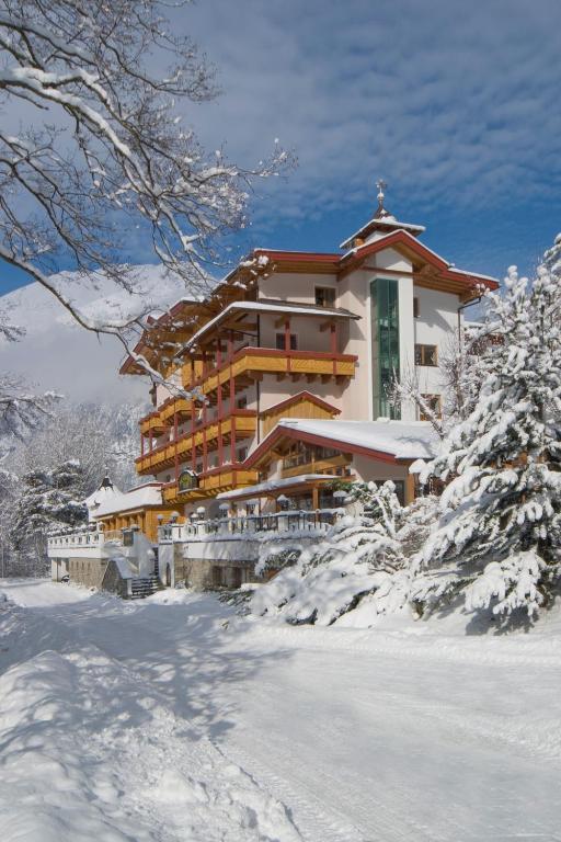 Huber Hotel Tramserhof Landeck Exterior photo